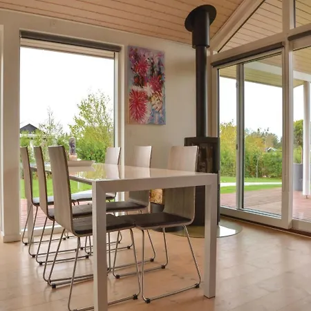 Dom wakacyjny Three-bedroom Holiday In *