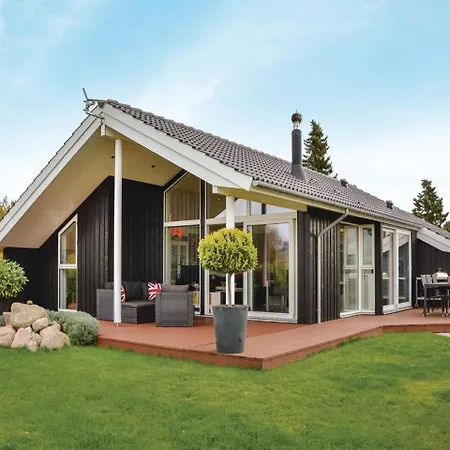 Dom wakacyjny Three-bedroom Holiday In *