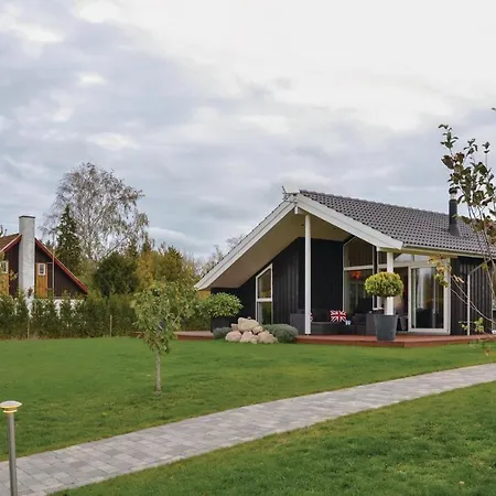 Three-bedroom Holiday In Skibby